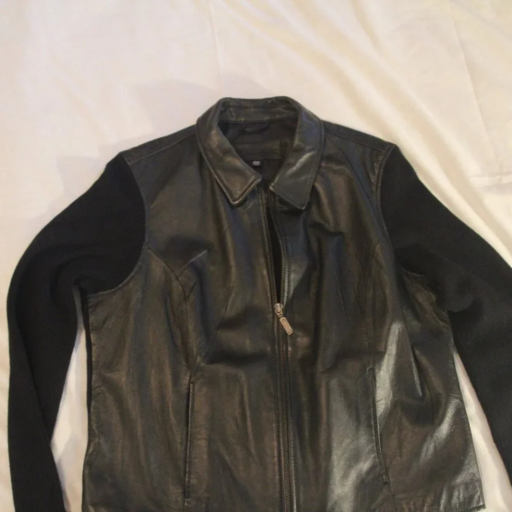 Jacket, leather with knitted sleeves and back. Size L. Jaclyn Smith. Good. - Picture 9 of 10